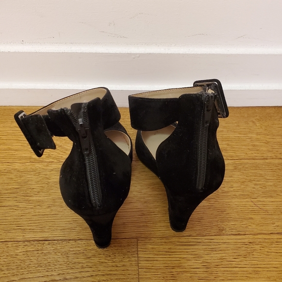 Heels - Picture 3 of 4